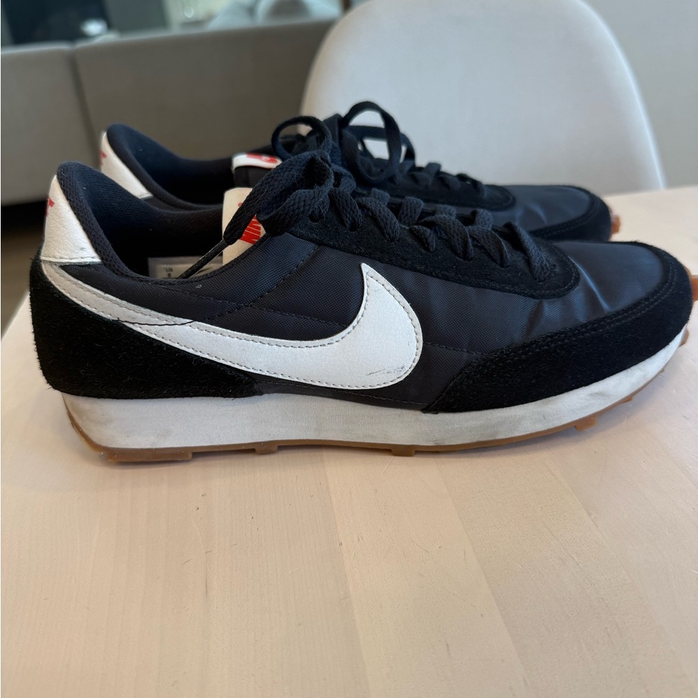 Nike Daybreak Black/White sz 8. Great condition! Smoke free, dog friendly home